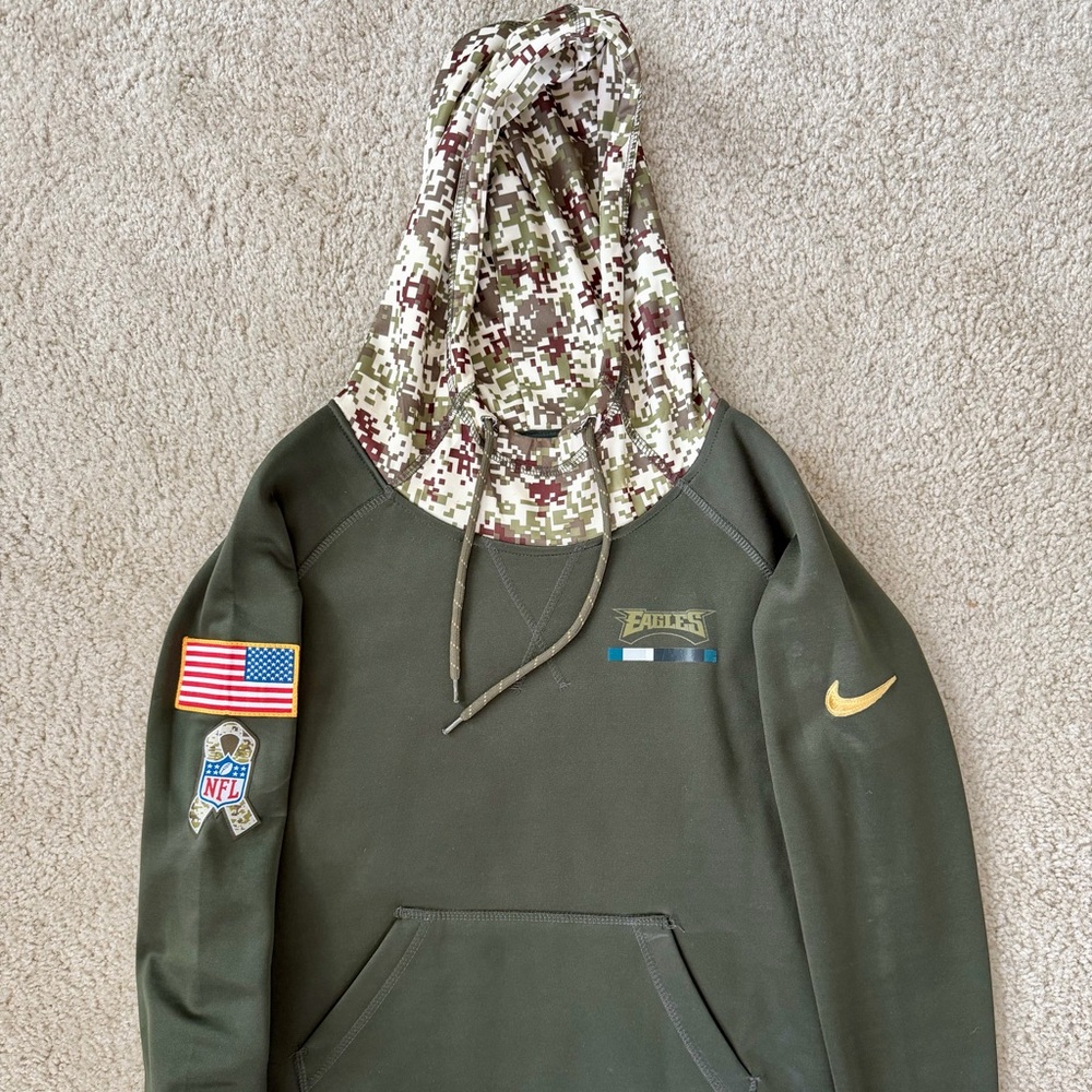 • nike eagles hoodie •